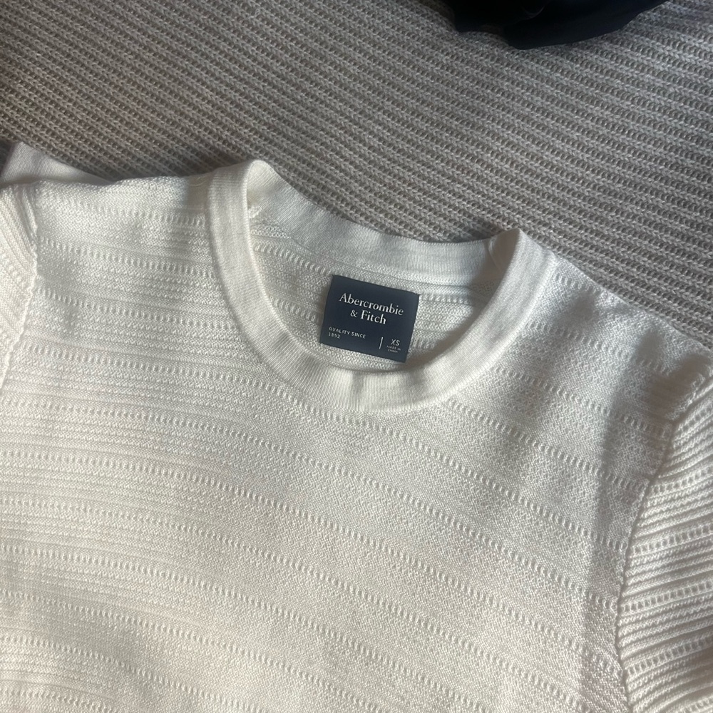 Abercrombie & Fitch Men's White Stitched tee